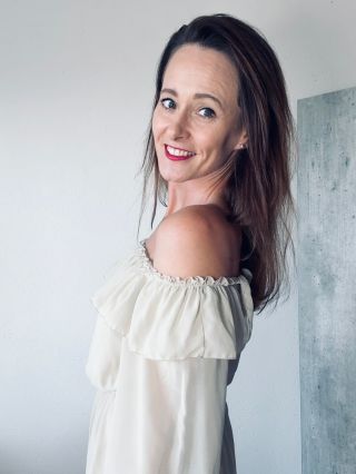 🤍Soutěž🤍 O tyto krásné šaty s volánky v béžové barvě. Podmínky soutěže: 1. Sledovat náš IG profil @budesin 2. Označit dvě...